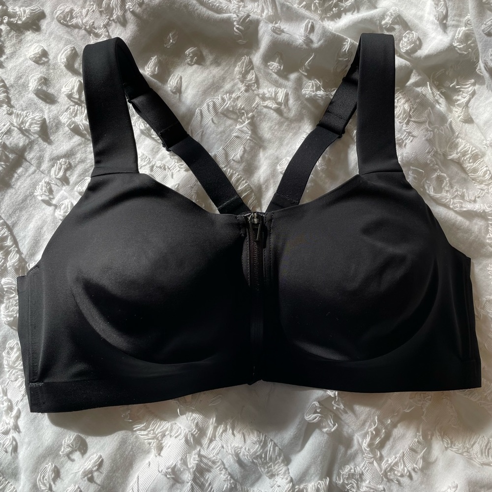 Victoria’s Secret sports bra with underwire cups. Size 38D-black